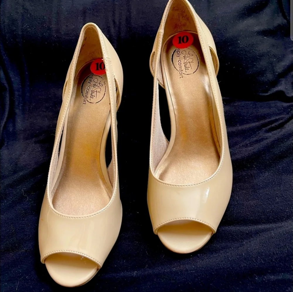 Life Stride NWOT Peep Toe Pattent Leather shoes Size 10 - Picture 1 of 2